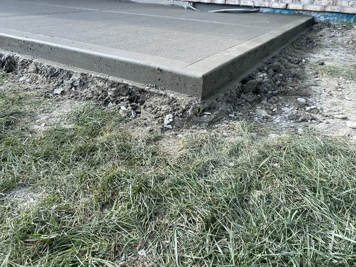 Slab edge showing thickness in Brownsburg, Indiana