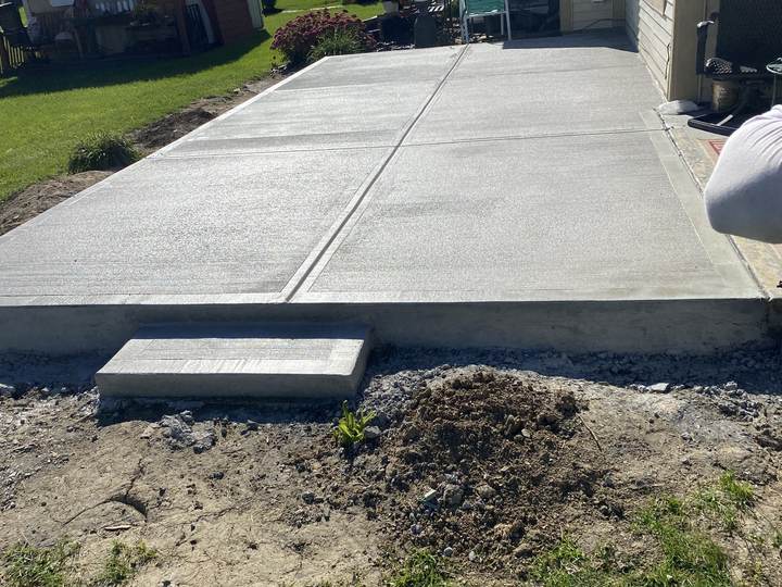 Large jointed rear patio