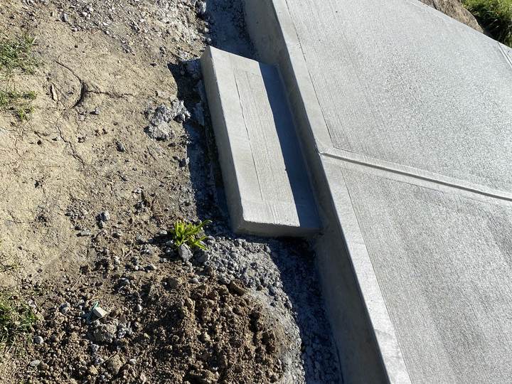 Slab edge and backfill